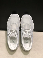 On Cloud 6 Gray and White Sneakers