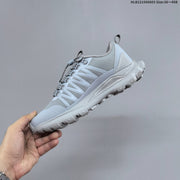 Alo Yoga Alo Runner Low-Top Sneakers in Grey