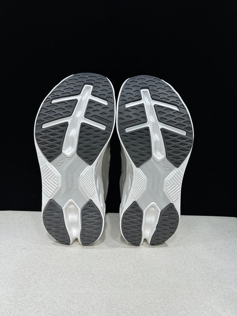 On Cloudeclipse Running Shoes, Gray and White