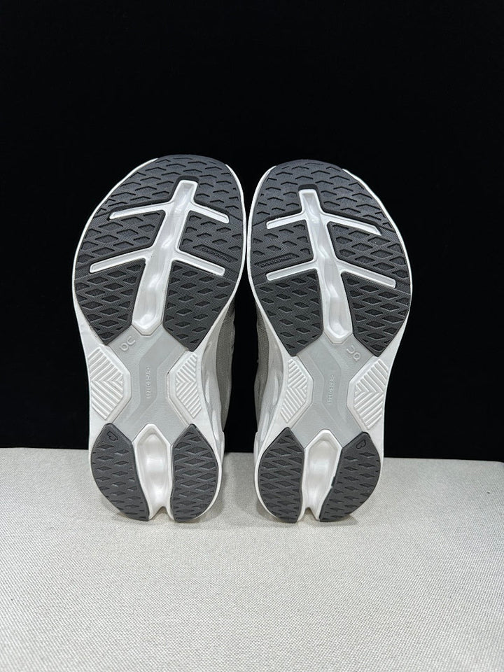 On Cloudeclipse Running Shoes, Gray and White