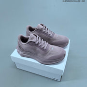 Alo Yoga Alo Runner Low-Top Sneakers in Mauve