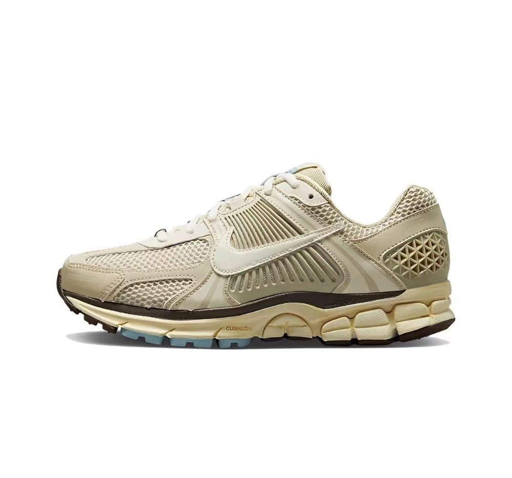Nike FB8825-111 Sneakers in Cream