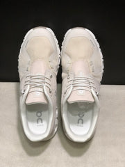 On Cloud 6 Sneakers in Pearl White